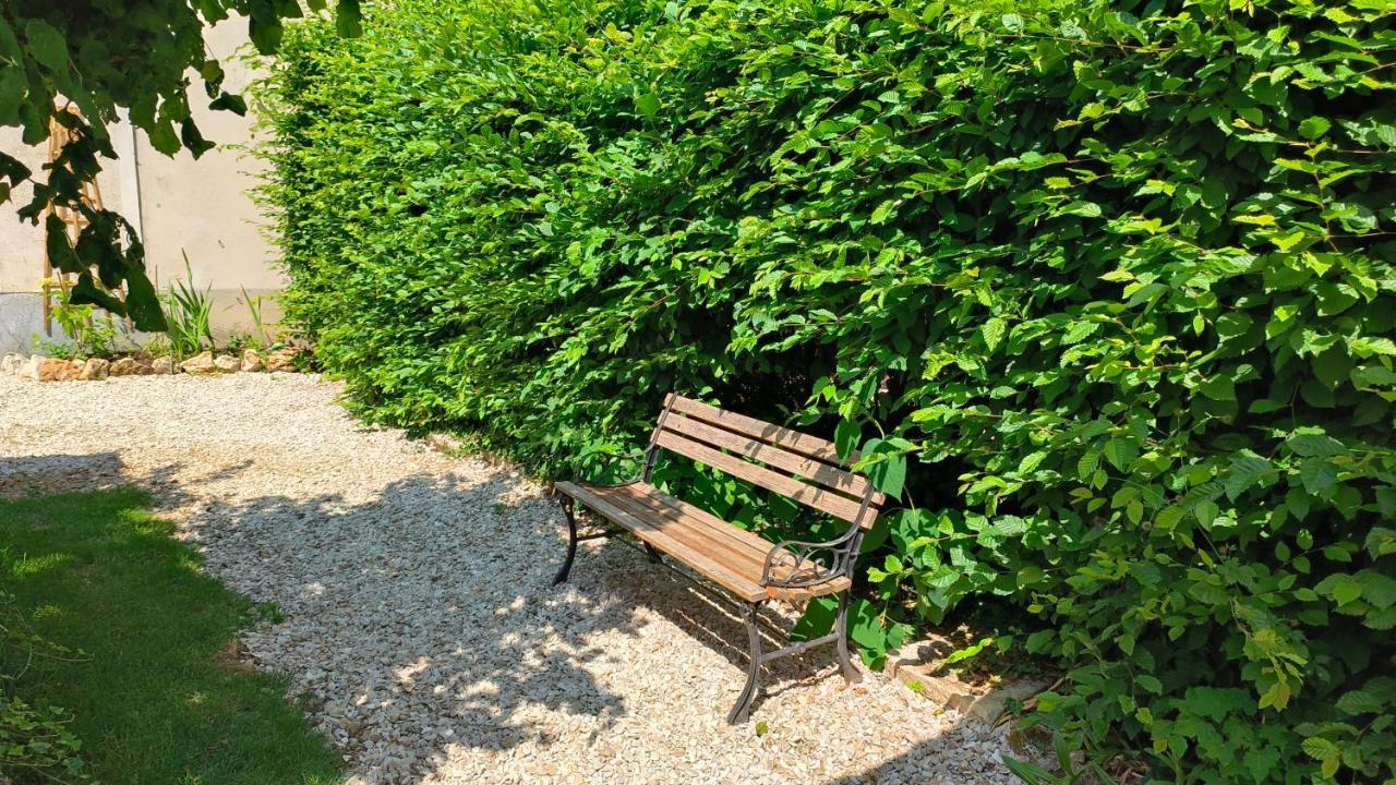 Bed and Breakfast Le Grand Barrois Crecy-la-Chapelle Exterior foto